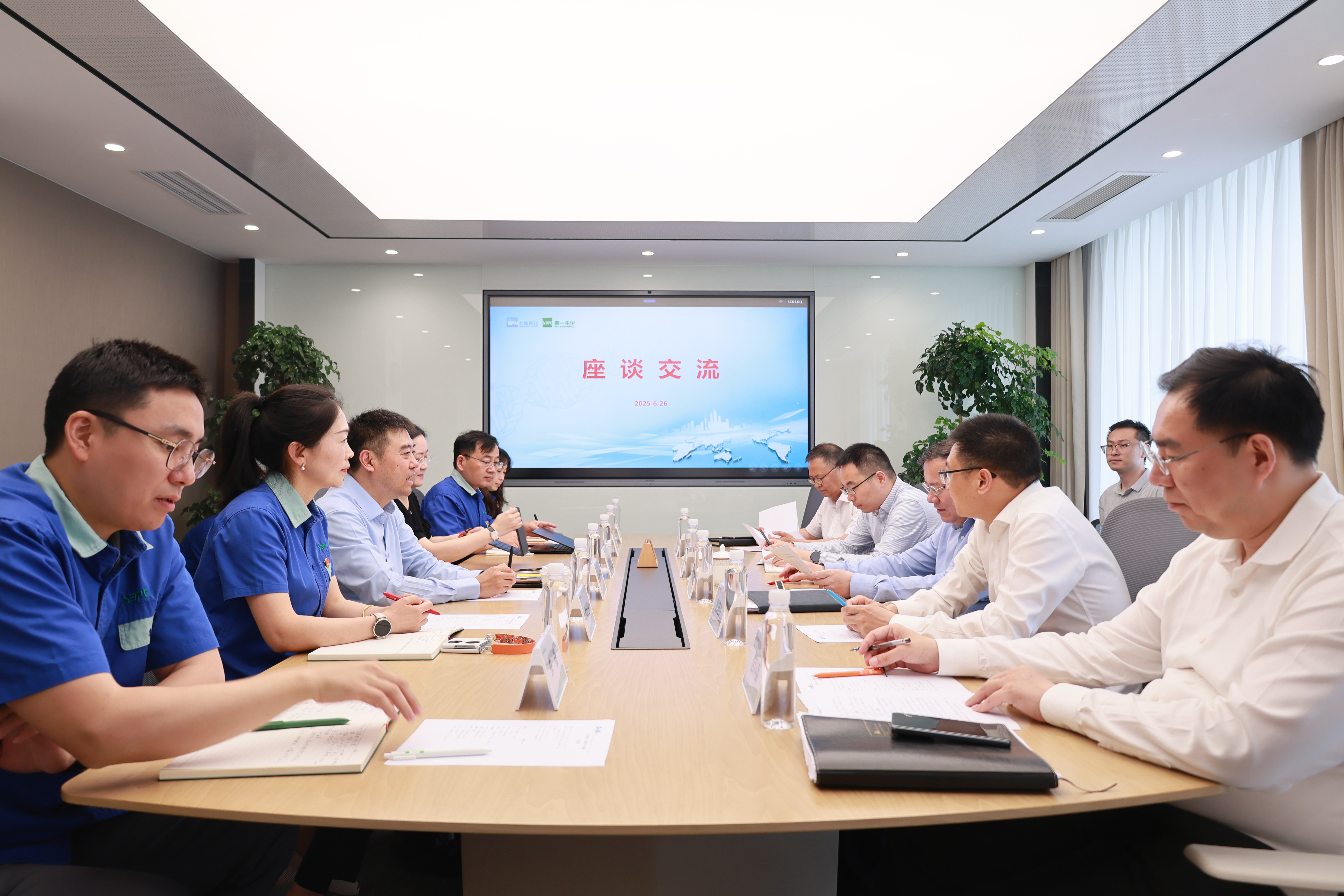 闵行区委副书记、代理区长吴强一行调研上药第一生化